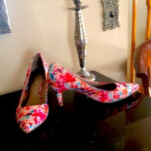 Floral pumps, rarely worn. 2 1/2 inch heel. 
Perfect for spring